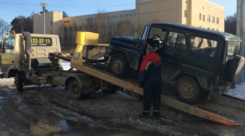 У жителя Онеги за долги арестовали УАЗ и экскаватор